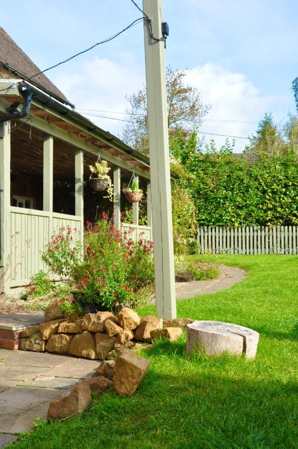 The Hollybush Inn And B&B Priors Marston Luaran gambar