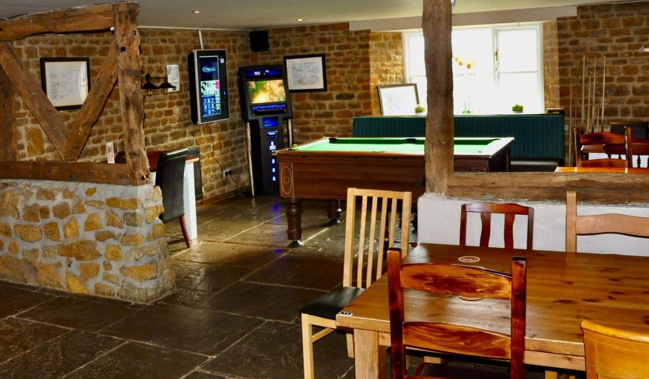 The Hollybush Inn And B&B Priors Marston Luaran gambar