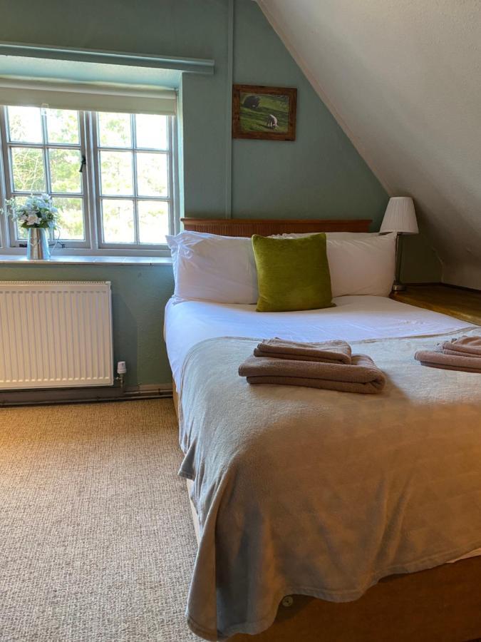 The Hollybush Inn And B&B Priors Marston Luaran gambar