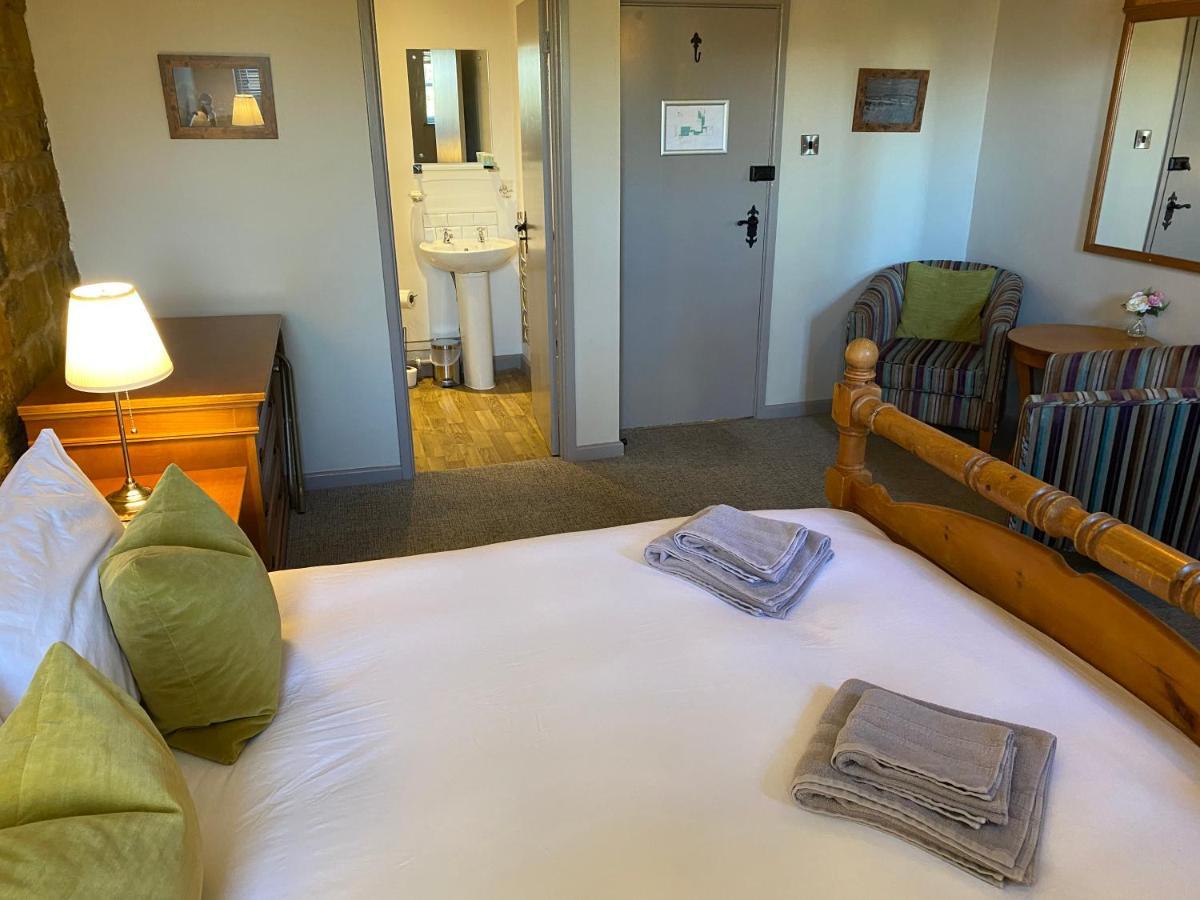 The Hollybush Inn And B&B Priors Marston Luaran gambar