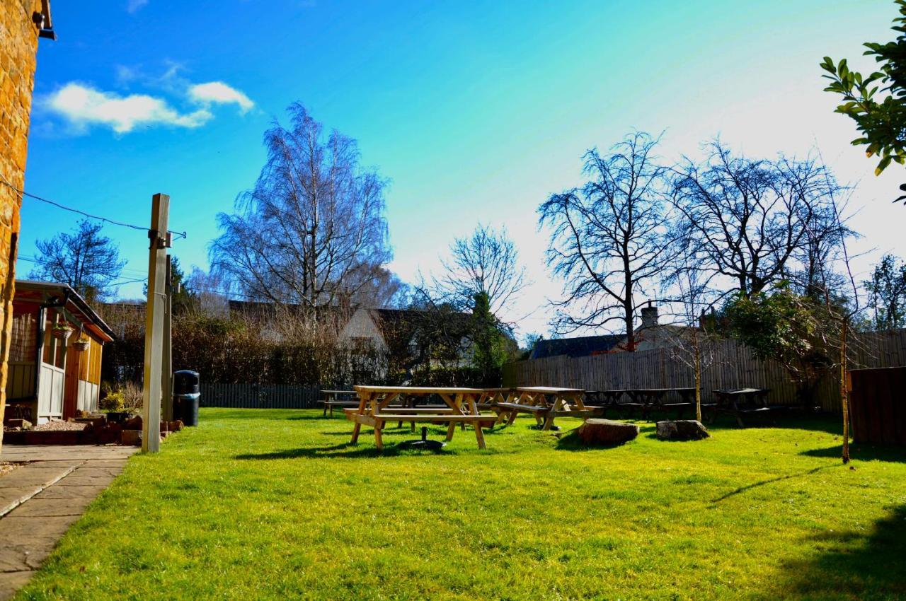 The Hollybush Inn And B&B Priors Marston Luaran gambar