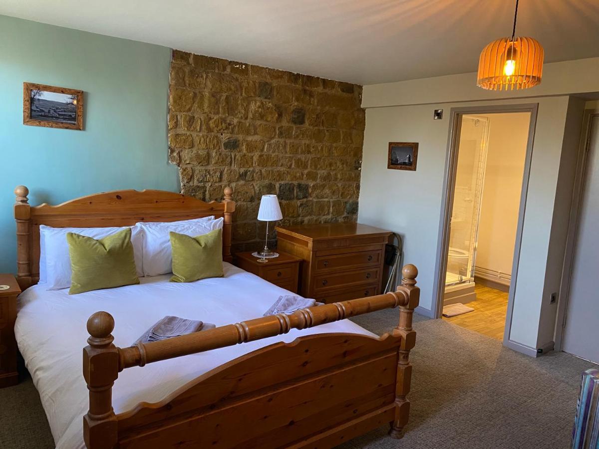 The Hollybush Inn And B&B Priors Marston Luaran gambar