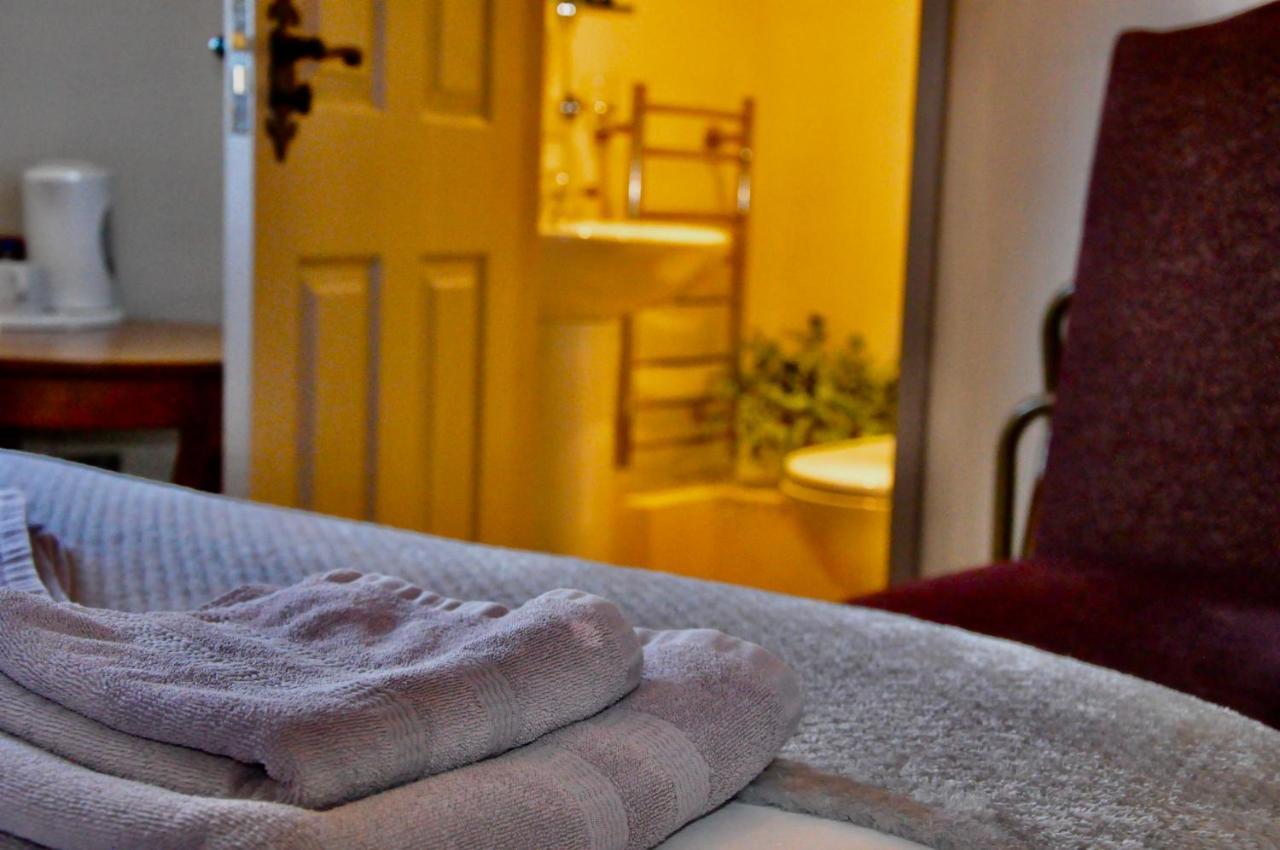 The Hollybush Inn And B&B Priors Marston Luaran gambar