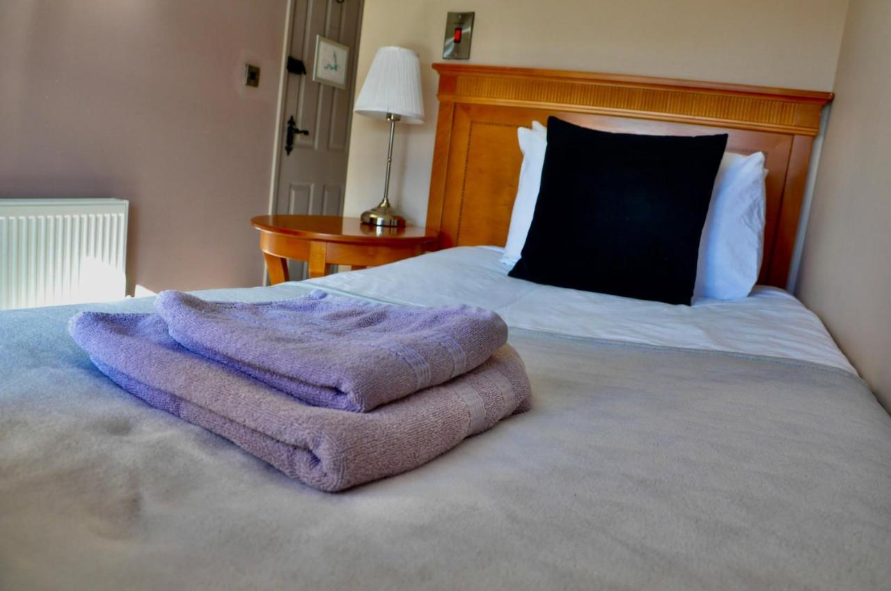 The Hollybush Inn And B&B Priors Marston Luaran gambar