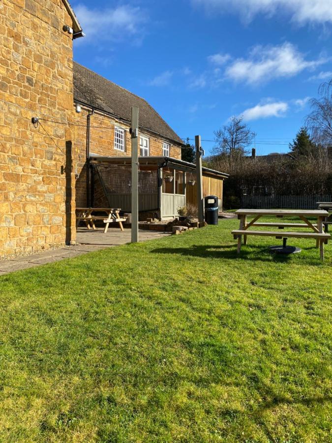 The Hollybush Inn And B&B Priors Marston Luaran gambar
