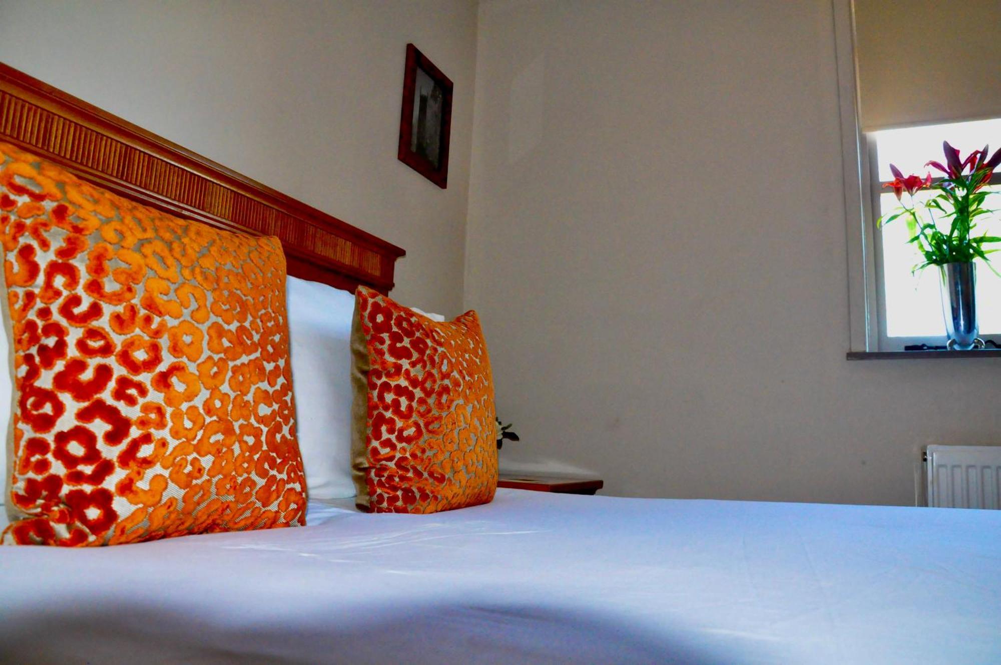 The Hollybush Inn And B&B Priors Marston Luaran gambar