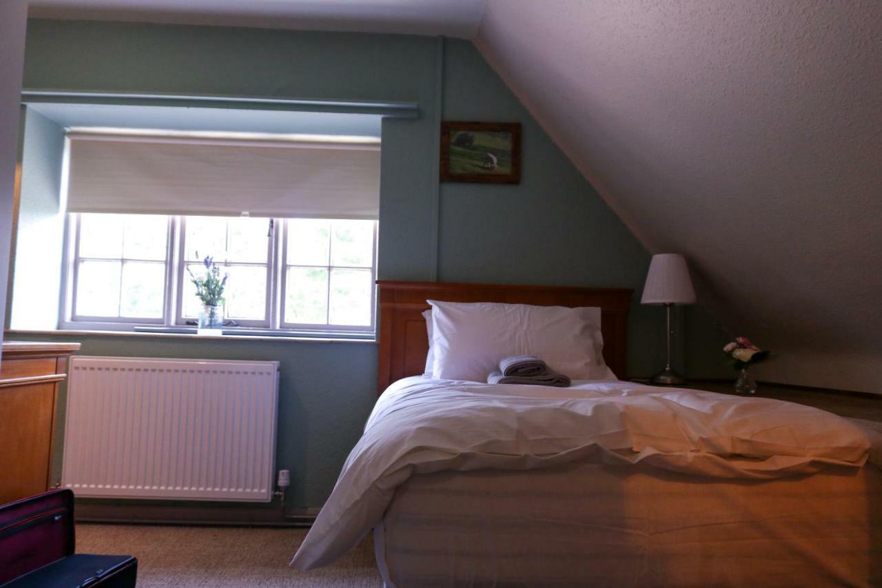 The Hollybush Inn And B&B Priors Marston Luaran gambar
