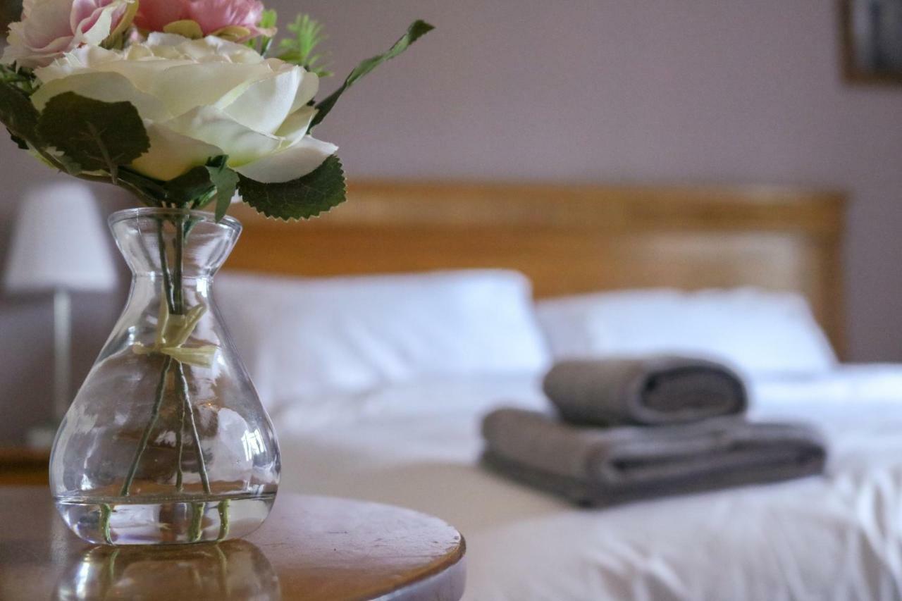 The Hollybush Inn And B&B Priors Marston Luaran gambar