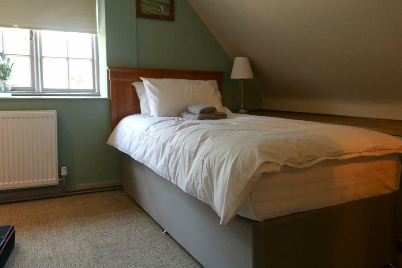 The Hollybush Inn And B&B Priors Marston Luaran gambar