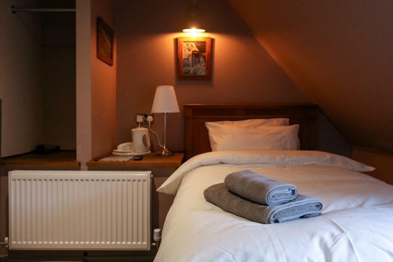 The Hollybush Inn And B&B Priors Marston Luaran gambar